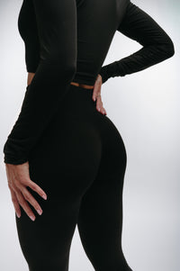 ESSENTIAL. Leggings